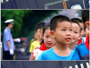 小学生排队过马路