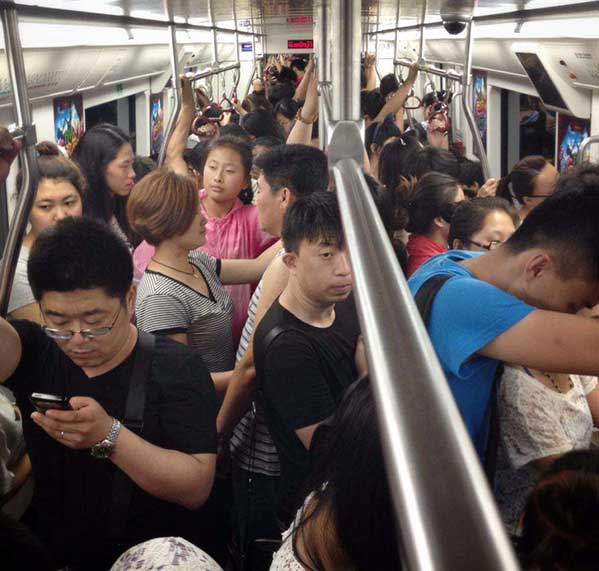 拥挤的地铁