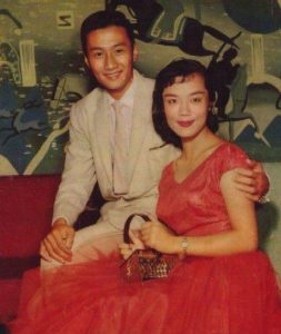 年轻时的谢贤帅气逼人