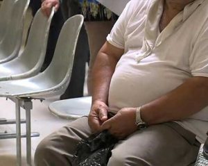 我们不能只将低收入国家与营养不足联系起来，或只关注高收入国家的肥胖症问题。