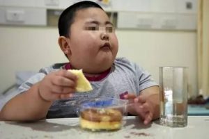 而健康的减一次不反弹的肥，却没有什么妙招或秘籍，只有靠一点一滴、循序渐进的养成科学生活方式，变瘦则是水到渠成的结果。