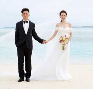 2016年8月，王宝强一纸离婚说明打破了娱乐圈的沉寂，也打破了这看似平静幸福婚姻生活下面的虚伪面具。