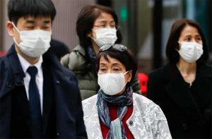 因此日本人会戴口罩，保护自己也避免影响他人。