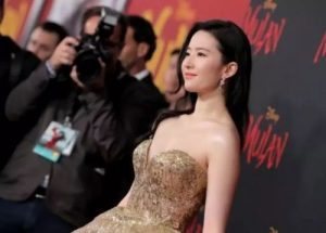 前不久，刘亦菲带着《花木兰》出现在世界首映礼上。