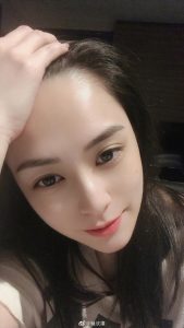 岁月似乎并没有成为一把杀猪刀，反而把阿娇雕刻得更加美了