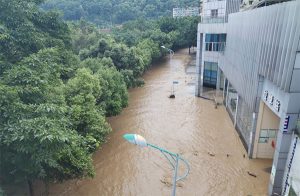 重庆遇80年来最大洪水 10万人紧急疏散！