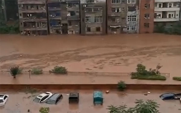 重庆遇80年来最大洪水 10万人紧急疏散！