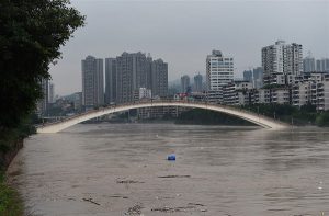重庆遇80年来最大洪水 10万人紧急疏散！