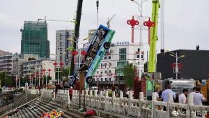 出事车辆为2019年新购入电动公交车，至今投入使用不足两年。
