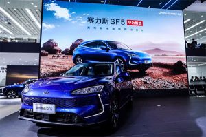 ARCFOX极狐阿尔法S共推出四个版本，售价25.19万~34.49万元