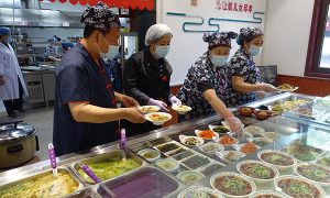 太原市漪汾园社区的老年友好食堂