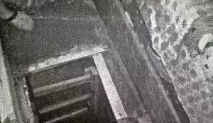 刘某持刀闯入周某所在宿舍将其强行带走并进行了拘禁