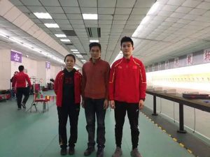 2019年1月虞利华在清华大学和两位学生，杨倩、张超玄着（右）合影