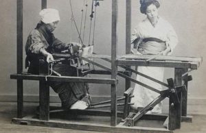 当时的日本的确选拔、教育并培养了一些年轻力壮的中国男性，为日本的女人提供了“性服务”。