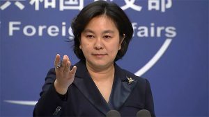 华春莹强调：“我们敦促美方立即撤销对孟晚舟女士的逮捕令和引渡要求，加方立即纠正错误，释放孟晚舟女士