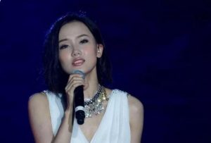 黄龄假唱