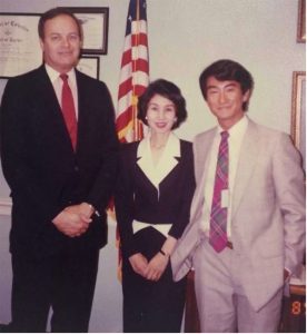 左起：美民主党参议员谢尔比、伊藤武子（河野母亲）、河野太郎