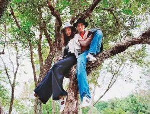 两人最后一张甜蜜合照则是2019年4月份，当时王力宏帮李靓蕾庆祝生日