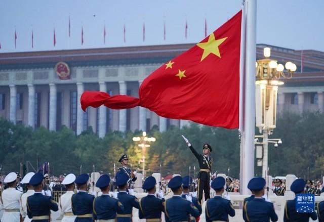 祝福祖国！天安门广场举行2022年国庆升旗仪式