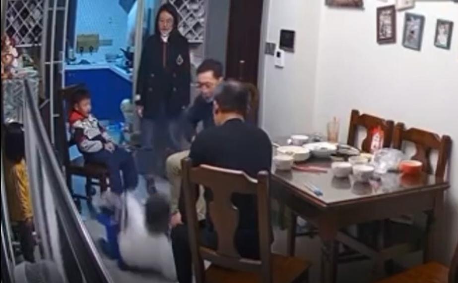 南京家长鲁某某打小孩：冲动是魔鬼，坐牢才后悔