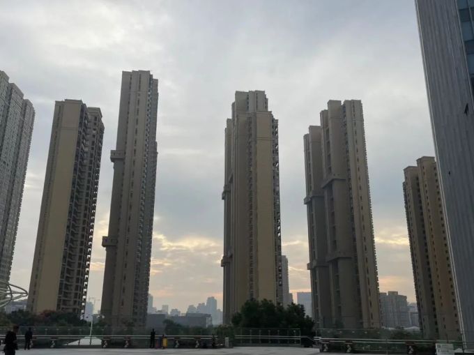 职场内卷和裁员大背景下，如何应对中年危机