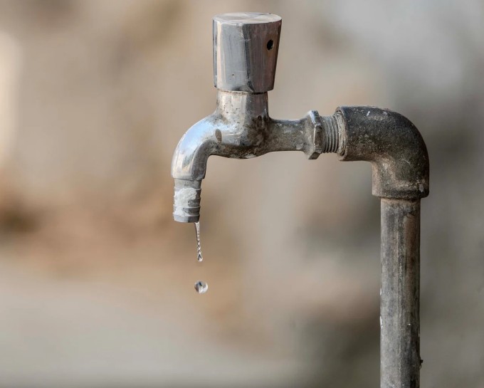 关上水龙头，修补心中的原则